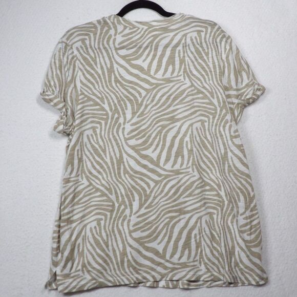 NWT Anthropologie T.La Lars Classic V-Neck Animal Print Small Lightweight Tshirt - Picture 7 of 10